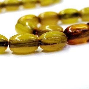 Mineli Püsküllü Beyzi Kesim Yeşil Renk Çubuk Malzeme Dik Damarlı Sıkma Kehribar Tesbih