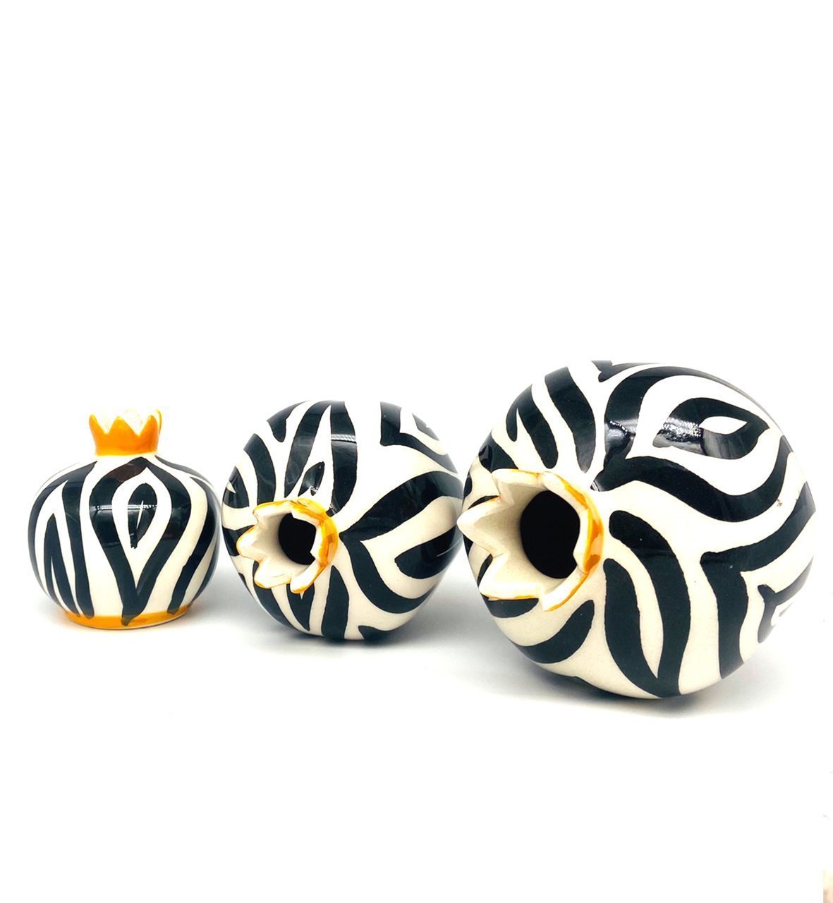 Oğuz Çini Zebra Desenli Üçlü Dekoratif Seramik Siyah Beyaz Nar Seti