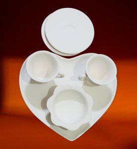 Bisküvi Kalpli İki Tabaklı Fincanlı Tepsi